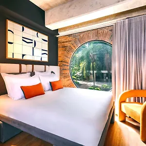 https://jojoe.colombiamedellinhotels.com